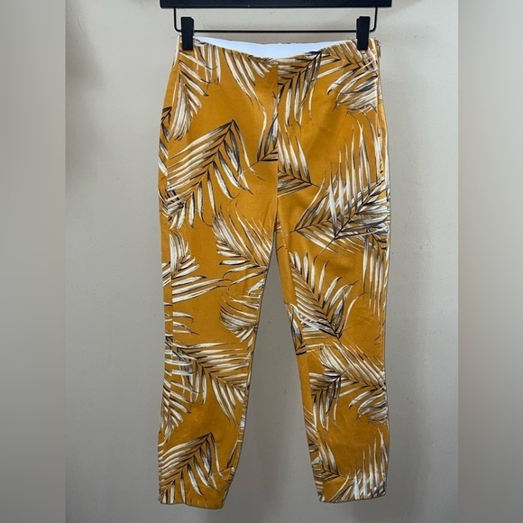 The Skinny Crop White House Black Market Pants and Palm-Print Bustier Set. - Picture 7 of 11